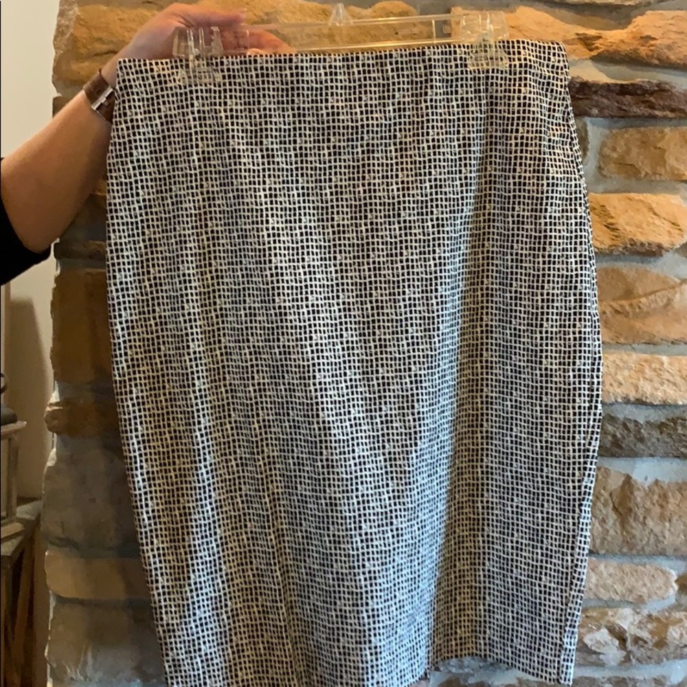 Black and white pencil skirt